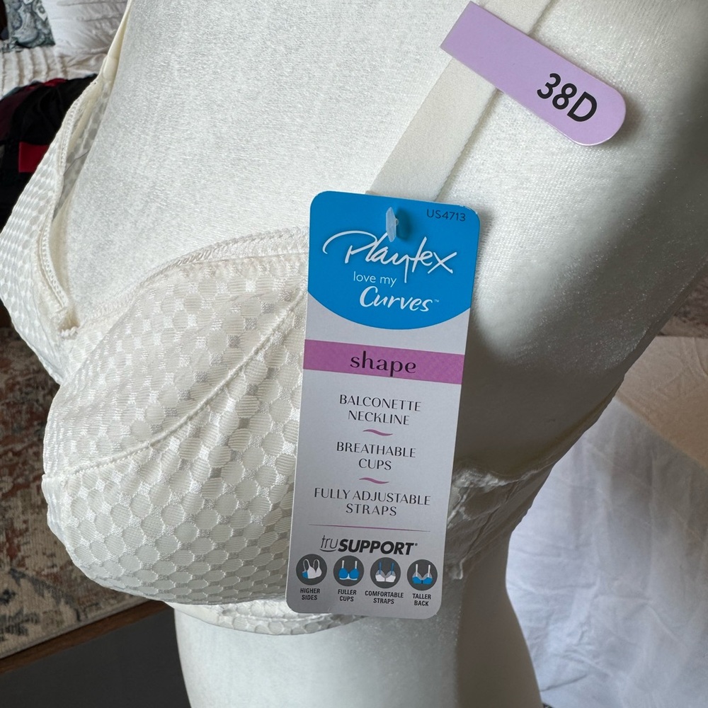 Playtex White Quilted Bra, Size 38D, color - Mother of Pearl